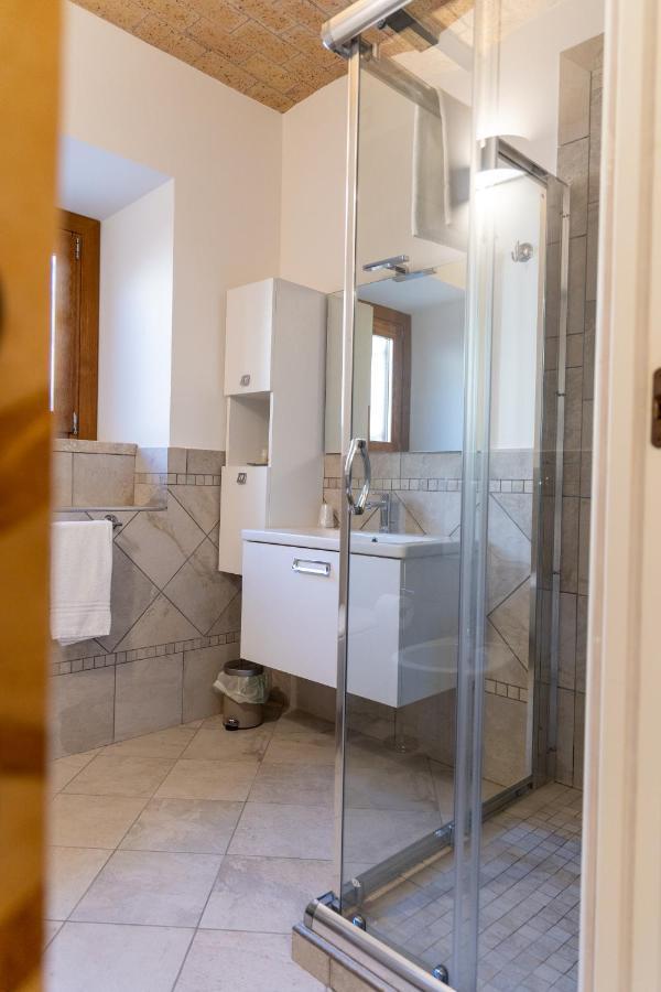 Rocca Massima Casale Dei Priori Bed & Breakfast エクステリア 写真