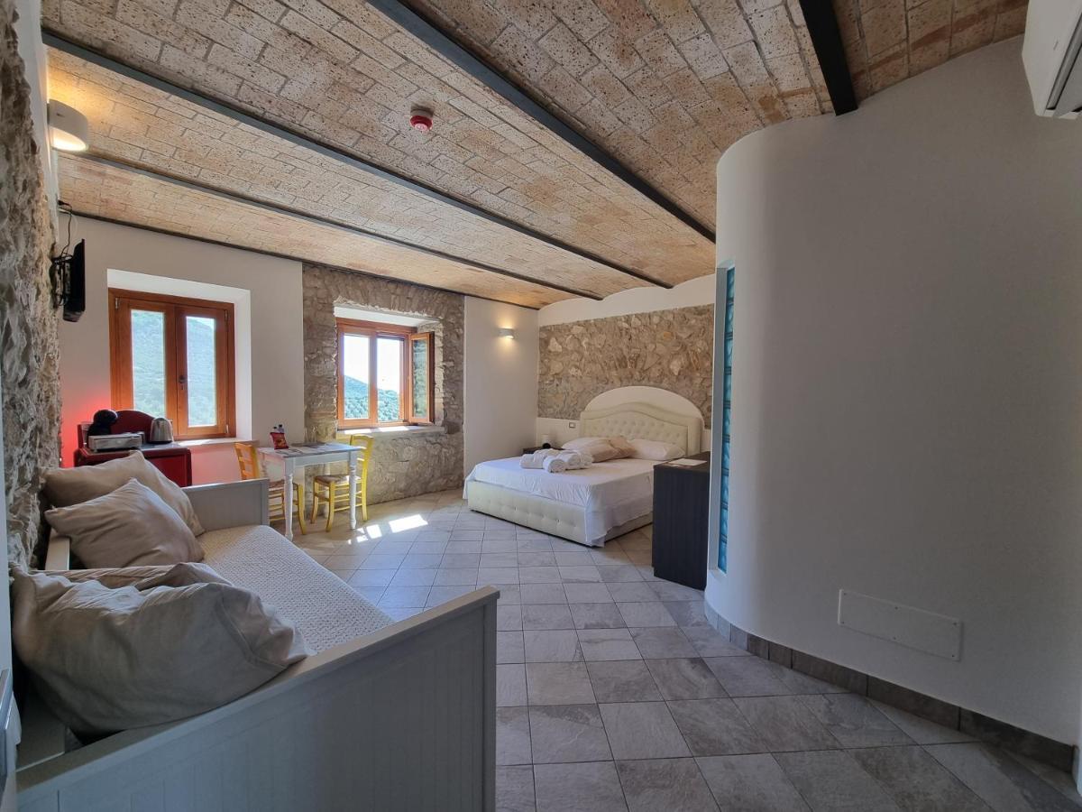 Rocca Massima Casale Dei Priori Bed & Breakfast エクステリア 写真
