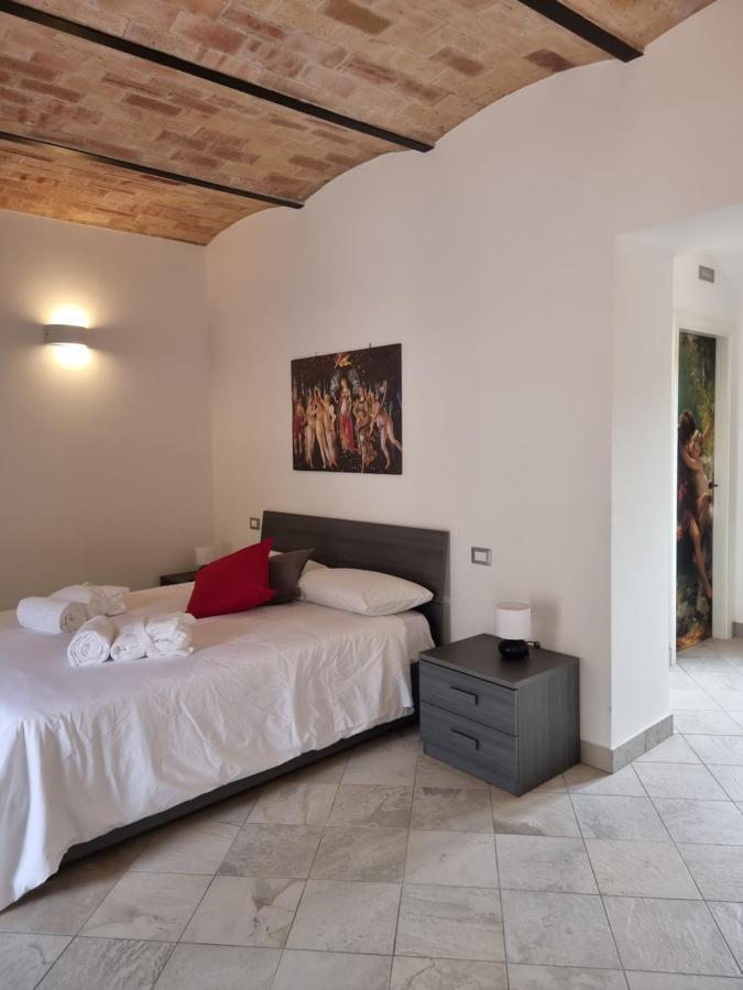 Rocca Massima Casale Dei Priori Bed & Breakfast エクステリア 写真