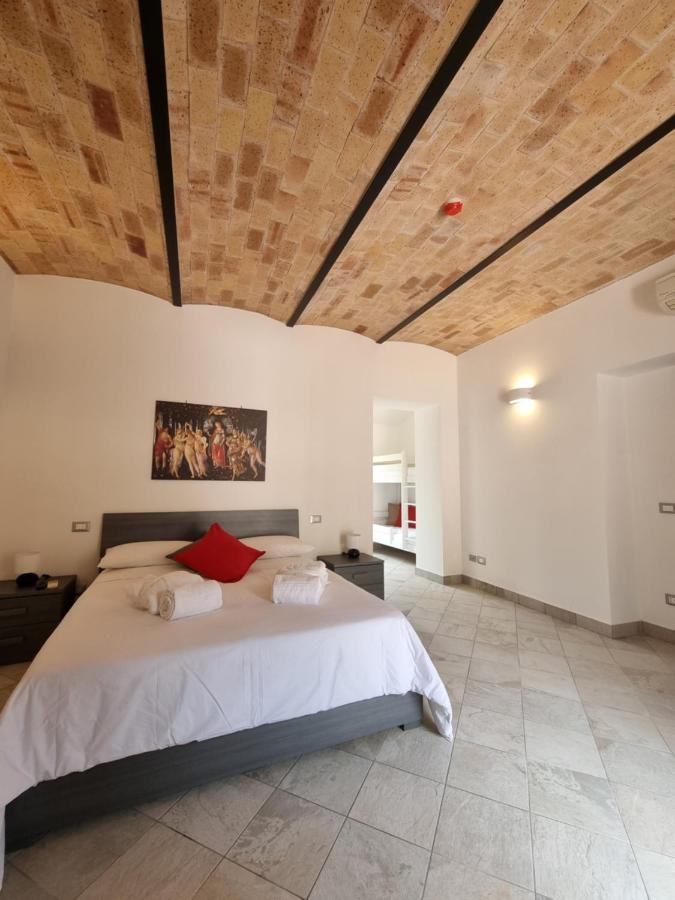 Rocca Massima Casale Dei Priori Bed & Breakfast エクステリア 写真