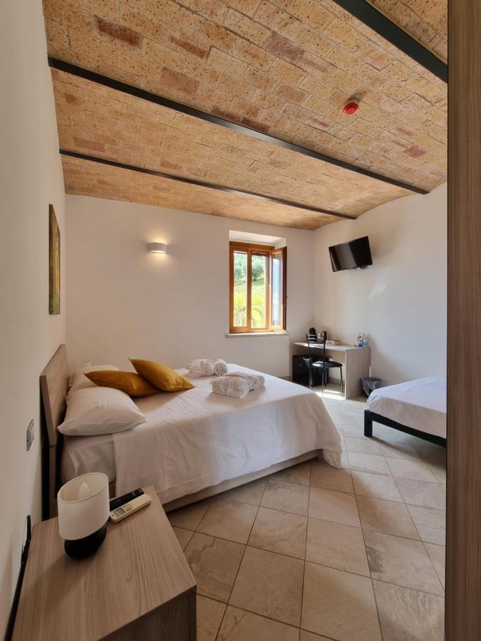 Rocca Massima Casale Dei Priori Bed & Breakfast エクステリア 写真