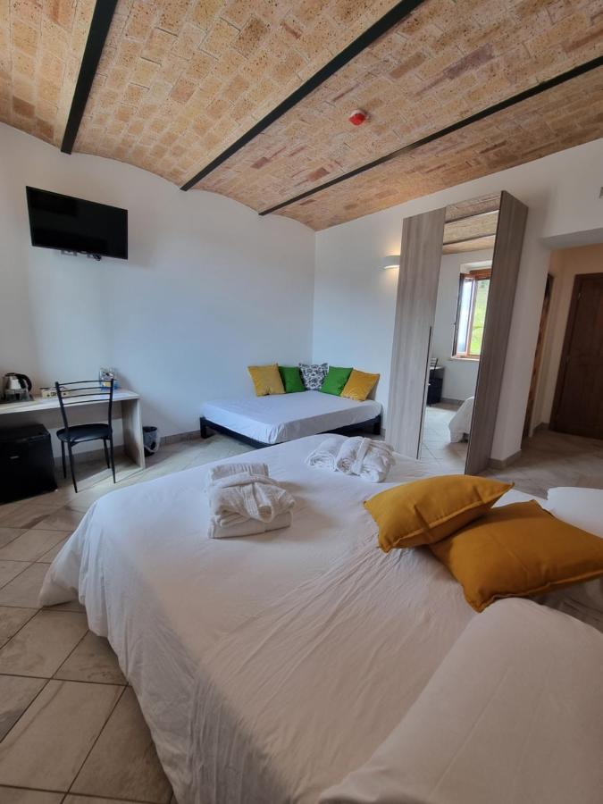 Rocca Massima Casale Dei Priori Bed & Breakfast エクステリア 写真