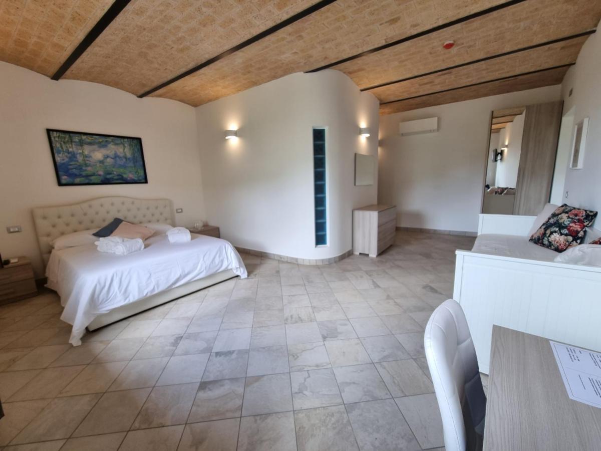 Rocca Massima Casale Dei Priori Bed & Breakfast エクステリア 写真