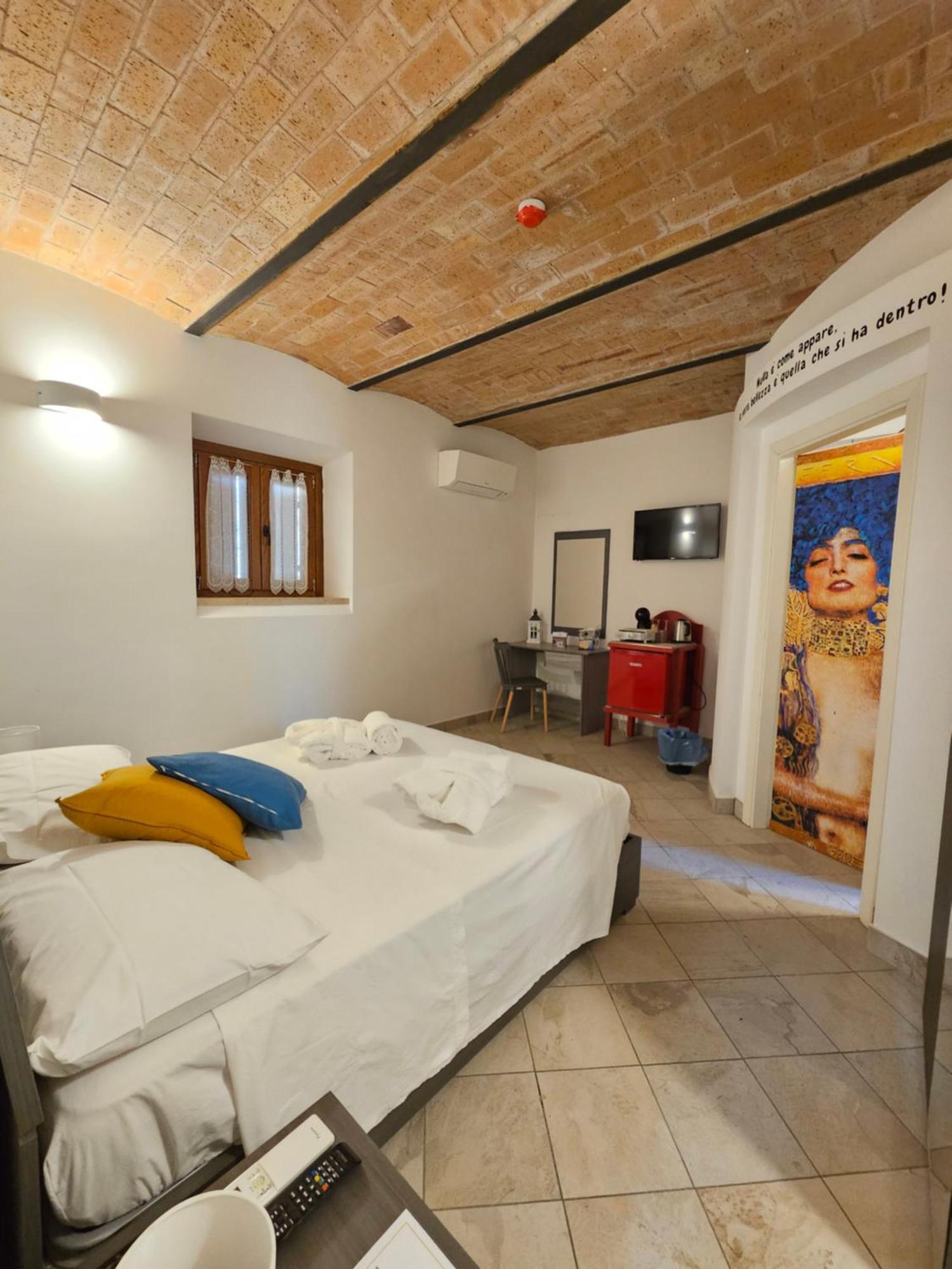 Rocca Massima Casale Dei Priori Bed & Breakfast エクステリア 写真